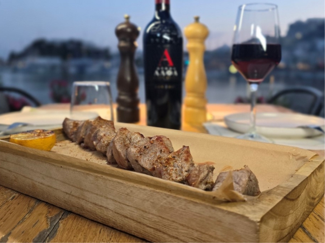 ΜΟΣΧΑΡΑΚΙ... στροβιλιστό (350γρ.) / ξηρή μαρινάτα / μπαχαρικά